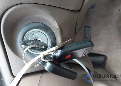 2000 Toyota Camry Le from USA, damaged, VIN 4T1BG22K8YU975005